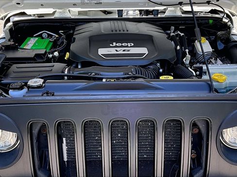 Used 2017 Jeep Wrangler Sport w/ Connectivity Group AWD/4WD image 26