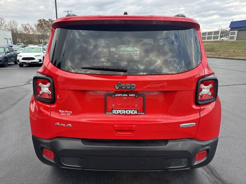 Used 2018 Jeep Renegade Latitude w/ Popular Equipment Group image 10
