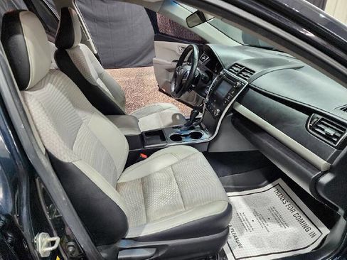 Used 2015 Toyota Camry SE FWD image 12