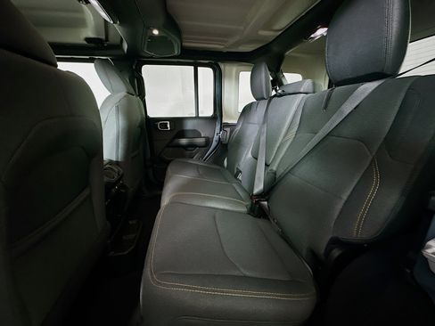 Used 2025 Jeep Wrangler Sahara image 26