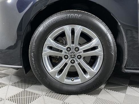 Certified 2023 Toyota Sienna Platinum image 23