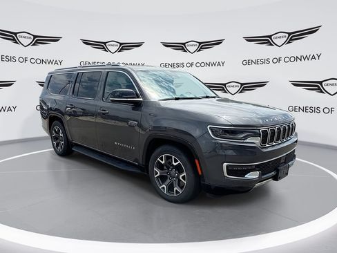 Used 2024 Jeep Wagoneer L Series III w/ Flexible Seating Group AWD/4WD image 1