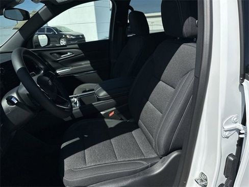 New 2026 Chevrolet Traverse LT image 13