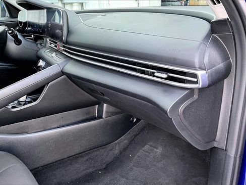 Used 2025 Hyundai Elantra SEL image 14