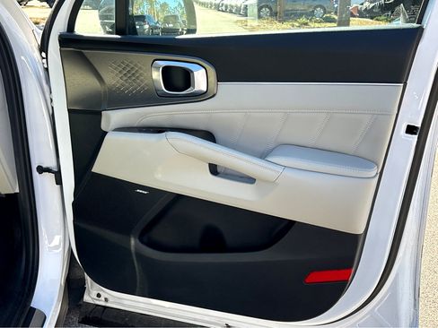 Used 2022 Kia Sorento SX image 18