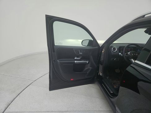 Certified 2024 Mercedes-Benz GLB 250 image 23