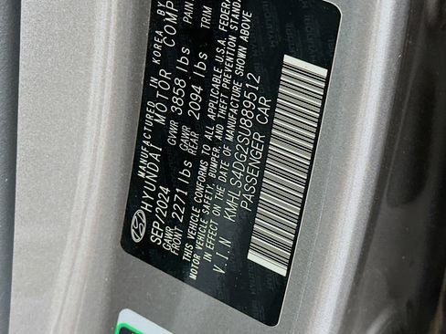 Used 2025 Hyundai Elantra SEL image 12