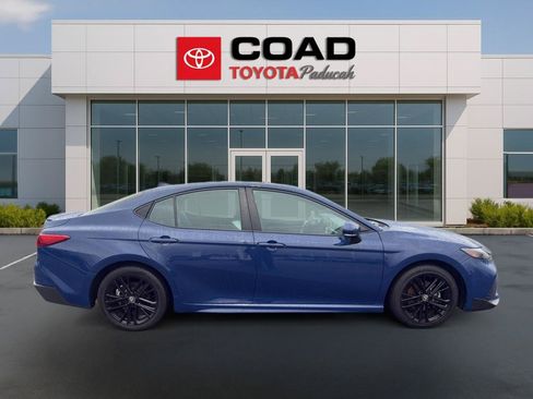 Used 2025 Toyota Camry SE FWD image 6