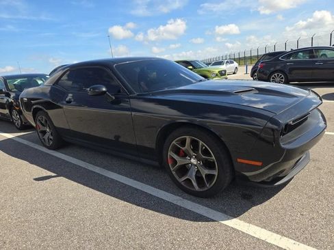 Used 2015 Dodge Challenger SXT Plus w/ Driver Convenience Group RWD image 3