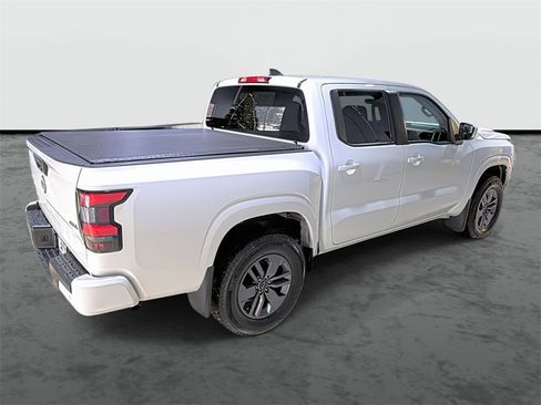 Used 2025 Nissan Frontier SV image 4