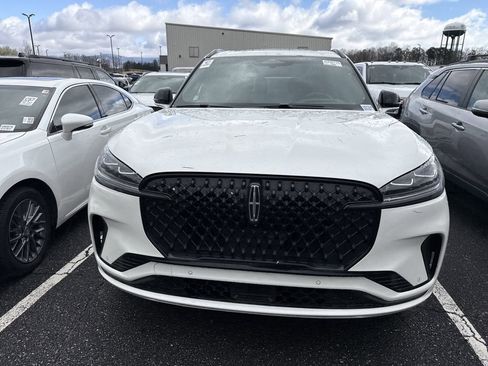 Used 2025 Lincoln Aviator Reserve w/ Equipment Group 201A image 4