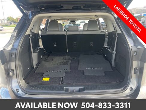 Used 2023 Toyota Highlander Limited FWD image 19