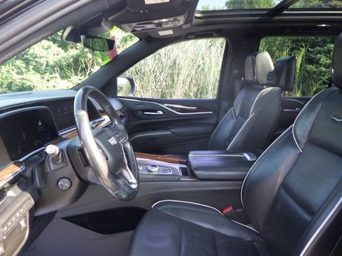 Used 2021 Cadillac Escalade Premium Luxury AWD/4WD image 10