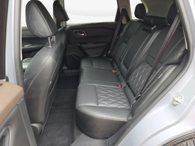 Used 2021 Nissan Rogue Platinum FWD image 14