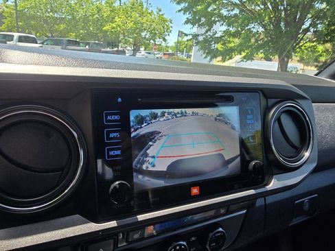 Used 2018 Toyota Tacoma TRD Off-Road AWD/4WD image 27