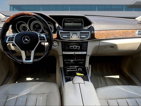 Used 2014 Mercedes-Benz E 550 4MATIC Sedan image 7
