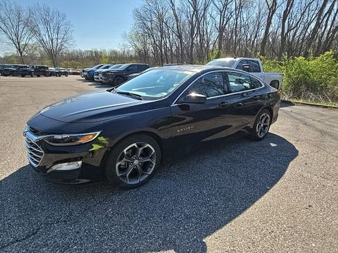Used 2024 Chevrolet Malibu LT image 2
