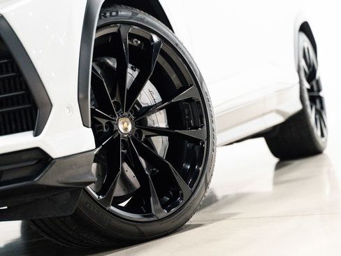 Used 2020 Lamborghini Urus image 6