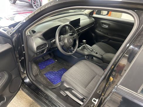 Used 2023 Honda HR-V LX image 6
