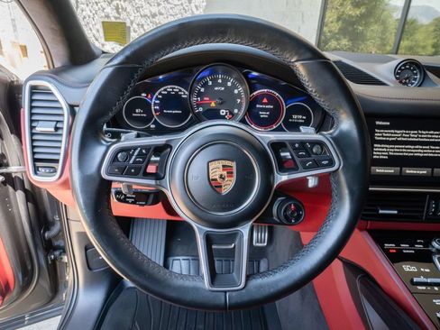 Used 2022 Porsche Cayenne GTS AWD/4WD image 12