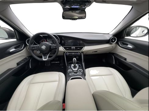 Used 2020 Alfa Romeo Giulia w/ Nero Edizione RWD image 37
