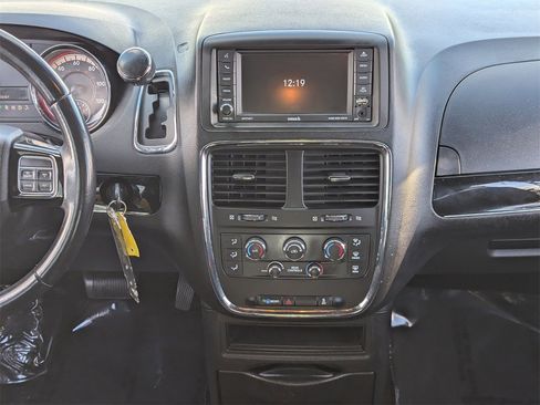 Used 2018 Dodge Grand Caravan SE image 14