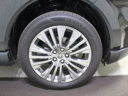 Used 2021 Toyota Venza XLE w/ Softex Package image 23