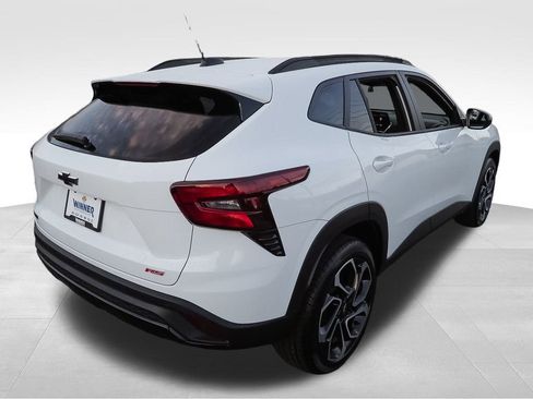 Certified 2025 Chevrolet Trax RS w/ Sunroof Package image 8