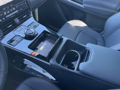 Used 2024 Toyota bZ4X Limited image 20