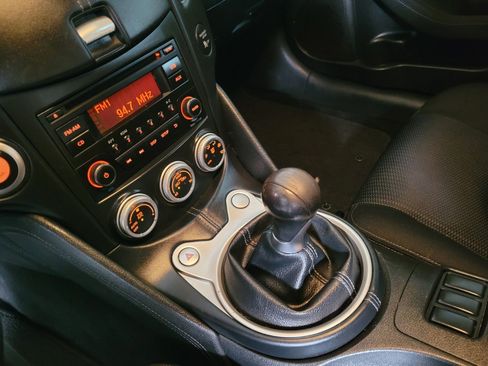 Used 2015 Nissan 370Z Base image 24