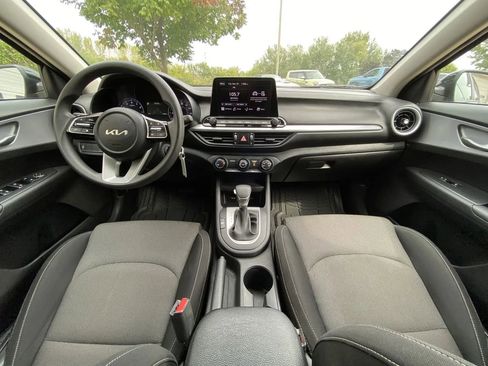 Used 2023 Kia Forte LXS image 9