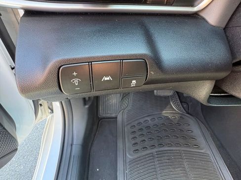 Used 2022 Hyundai Elantra SEL w/ Convenience Package image 16