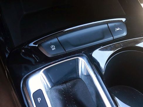 Used 2025 Chevrolet Trax LT FWD image 22