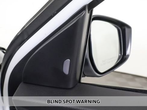 Used 2023 Nissan Kicks SV image 4