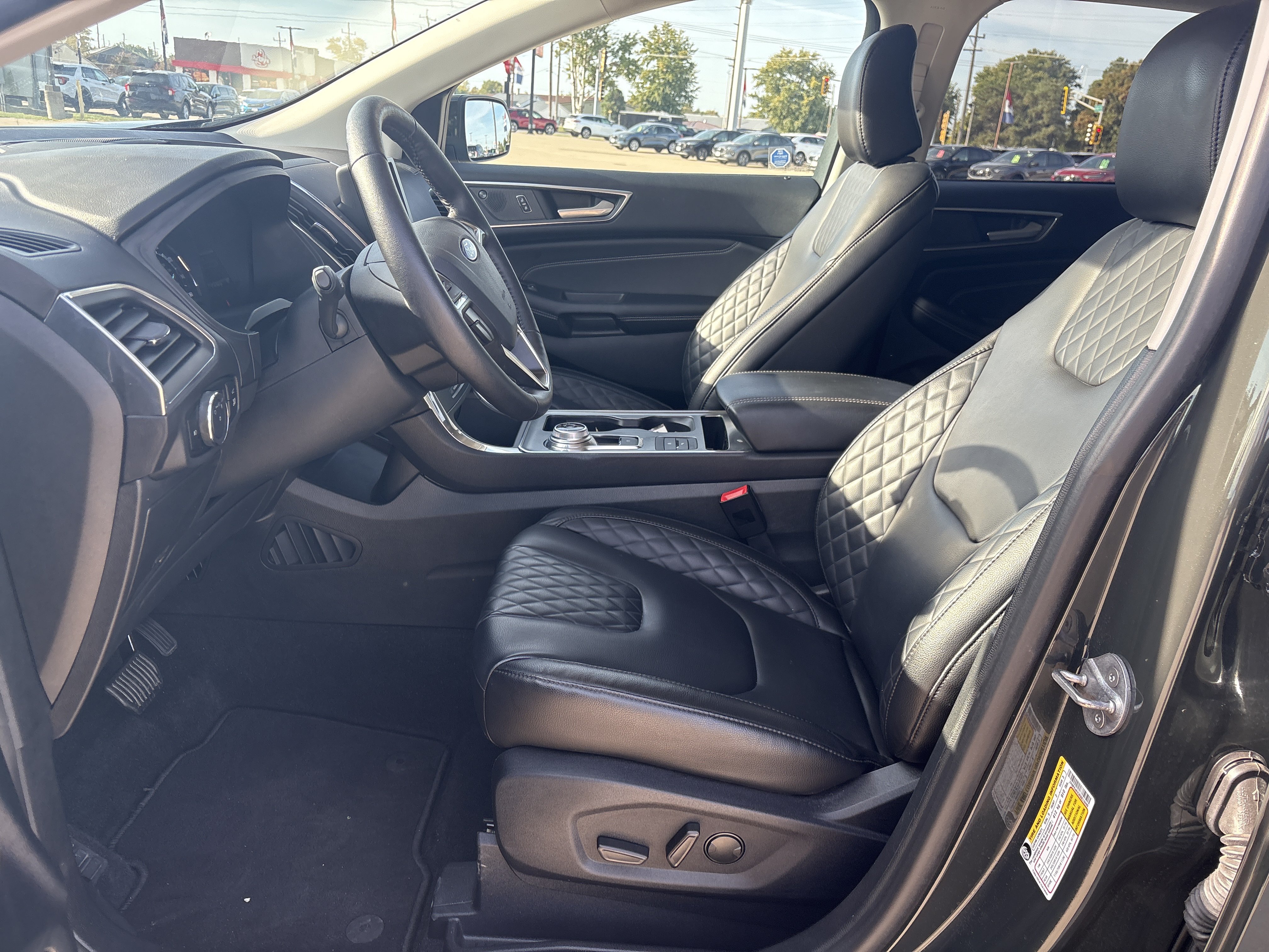 Used 2024 Ford Edge Titanium AWD/4WD image 7