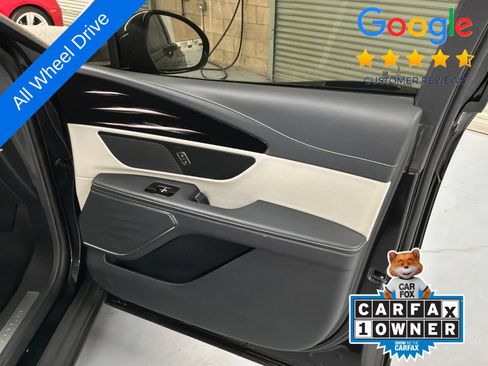 Used 2025 Lincoln Nautilus Premier AWD/4WD image 15