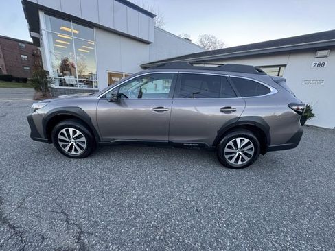 Used 2023 Subaru Outback Premium image 6