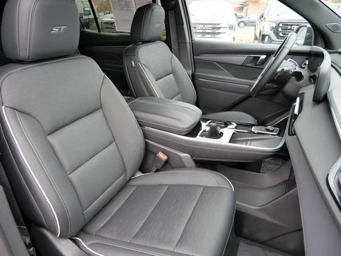 Used 2025 Buick Enclave Sport Touring AWD/4WD image 18