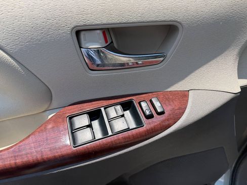 Used 2012 Toyota Sienna XLE FWD image 14