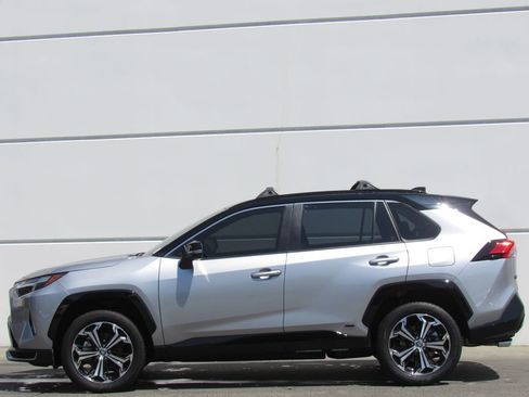 Certified 2025 Toyota RAV4 XSE w/ Weather Package AWD/4WD image 4