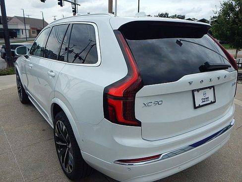 New 2026 Volvo XC90 B6 Ultra image 9