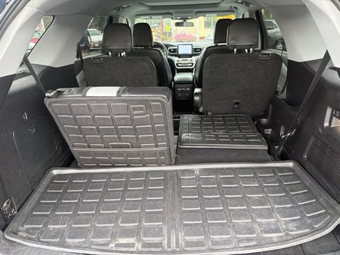 Used 2021 Ford Explorer XLT w/ Equipment Group 202A AWD/4WD image 26