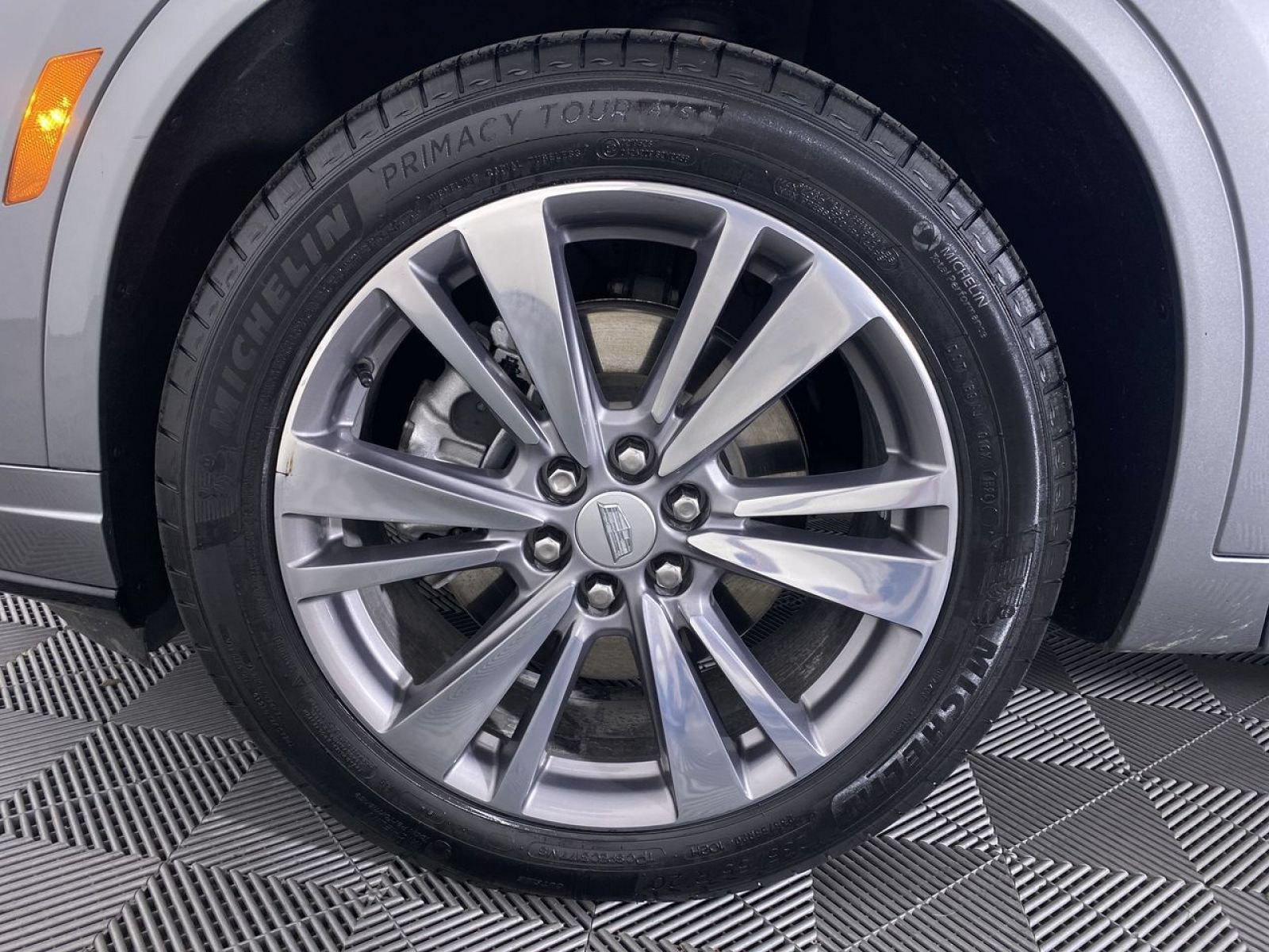 Certified 2025 Cadillac XT6 Premium Luxury FWD image 17