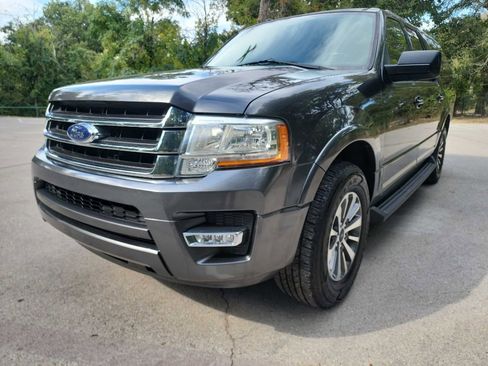 Used 2017 Ford Expedition EL XLT image 3