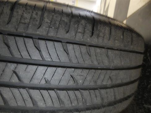 Used 2021 Toyota Highlander XLE image 38