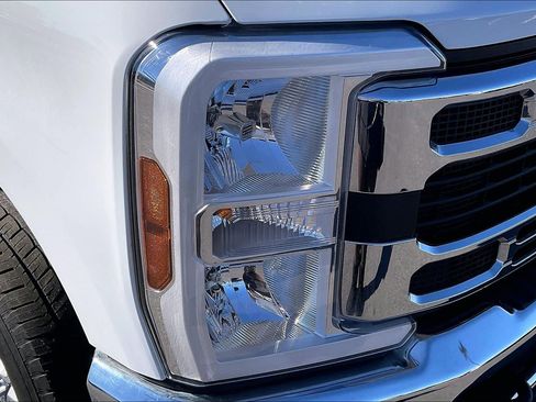 Used 2025 Ford F250 XLT image 32