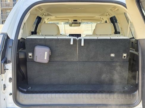 Used 2023 Lexus GX 460 Premium w/ Accessory Package image 35