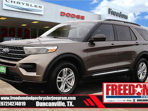 Used 2021 Ford Explorer XLT image 1