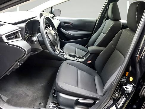 Used 2025 Toyota Corolla LE w/ LE Premium Package FWD image 8