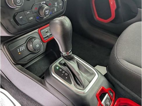 Used 2023 Jeep Renegade Latitude image 21